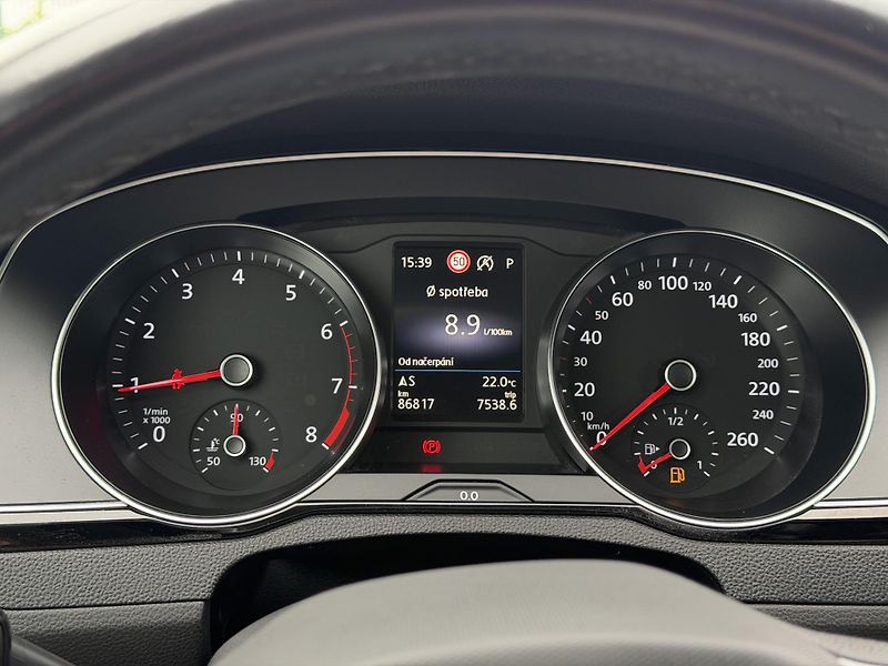 Volkswagen Passat (2020) 1.5 tsi 110 kw/DSG/sedan - fotka 20 z 22