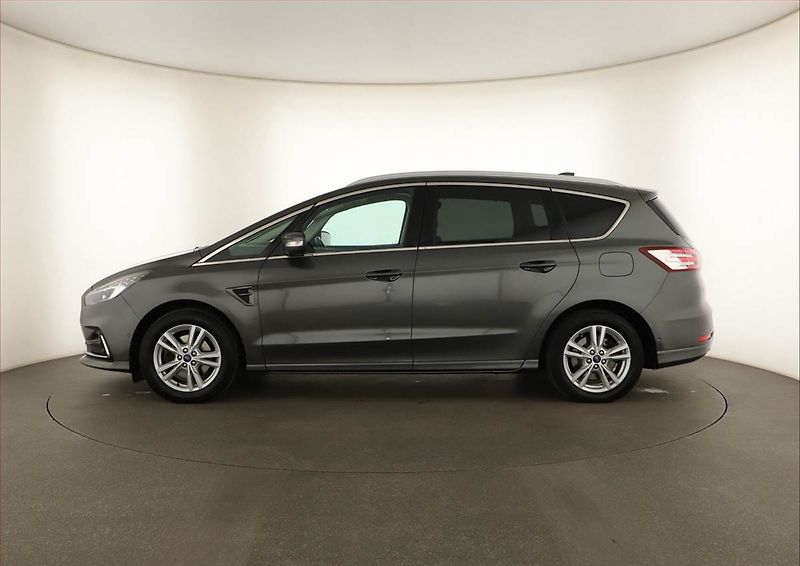 Ford S-MAX (2022) Titanium Hybrid - fotka 3 z 16