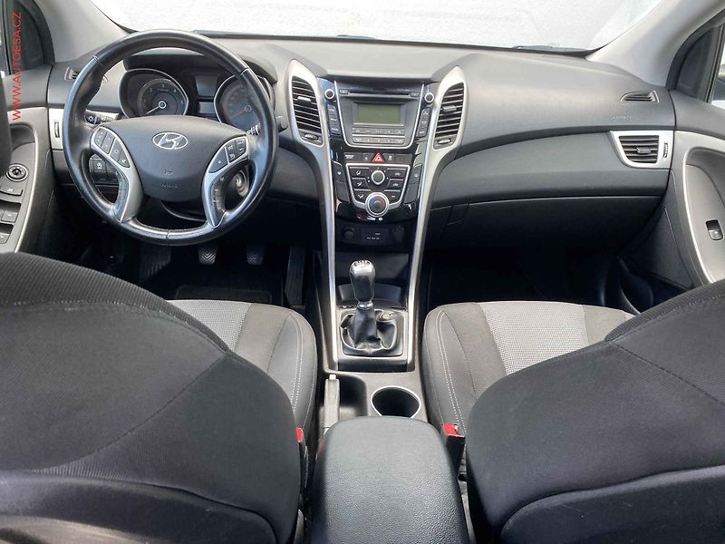 Hyundai i30 (2015) 1.6CRDi, ČR, AC - fotka 8 z 17