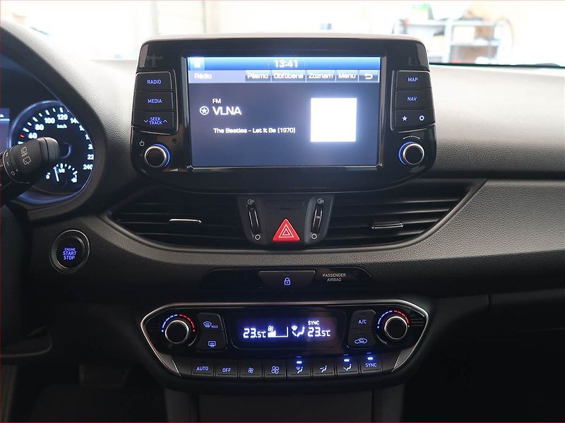Hyundai i30 (2018) 1.4 T-GDI, Automat, Serv.kniha - fotka 12 z 18
