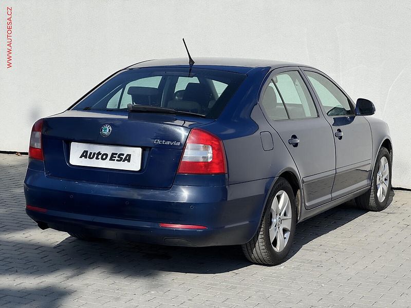 Škoda Octavia (2011) 1.2TSi, 1.maj,ČR, Ambiente - fotka 4 z 15