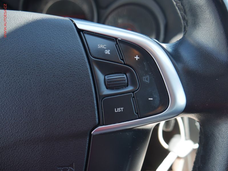 Citroën C4 (2011) 1.4i, ČR, AC, park.asist - fotka 14 z 18