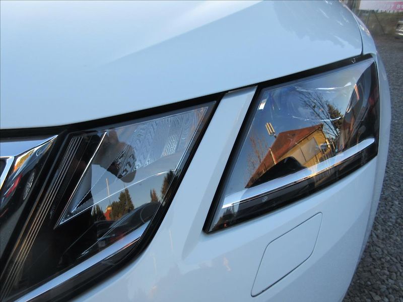 Škoda Octavia 1,5 TSI Led Edice Clever - fotka 13 z 16