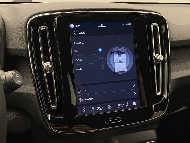 Volvo XC40 PURE ELECTRIC RECHARGE PLUS CZ - fotka 50 z 52