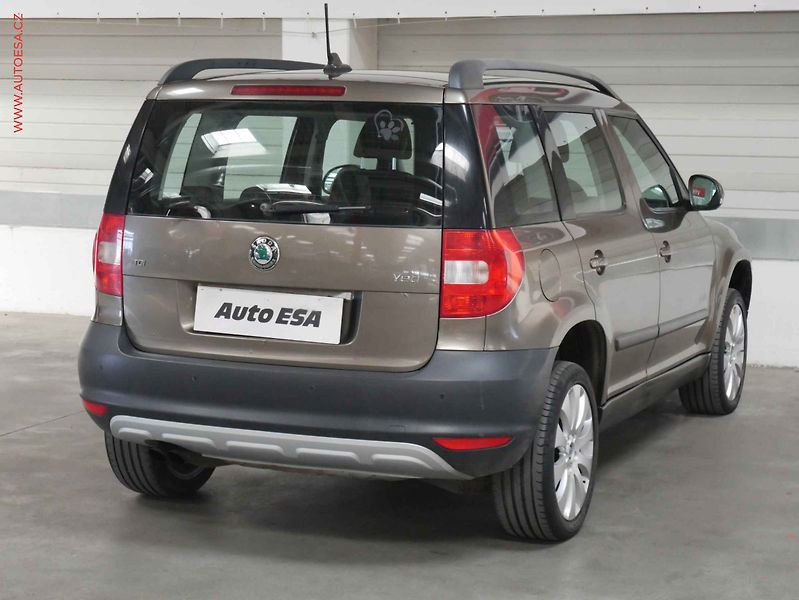 Škoda Yeti (2012) 2.0 TDI, ČR, Navi, panor. - fotka 6 z 19
