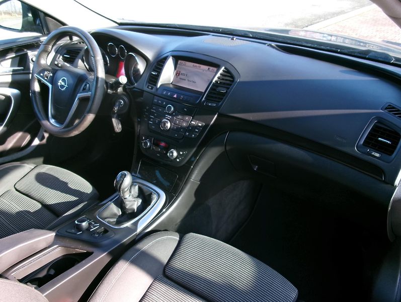 Opel Insignia (2010) 2.0 CDTi - ZADÁNO - fotka 28 z 31