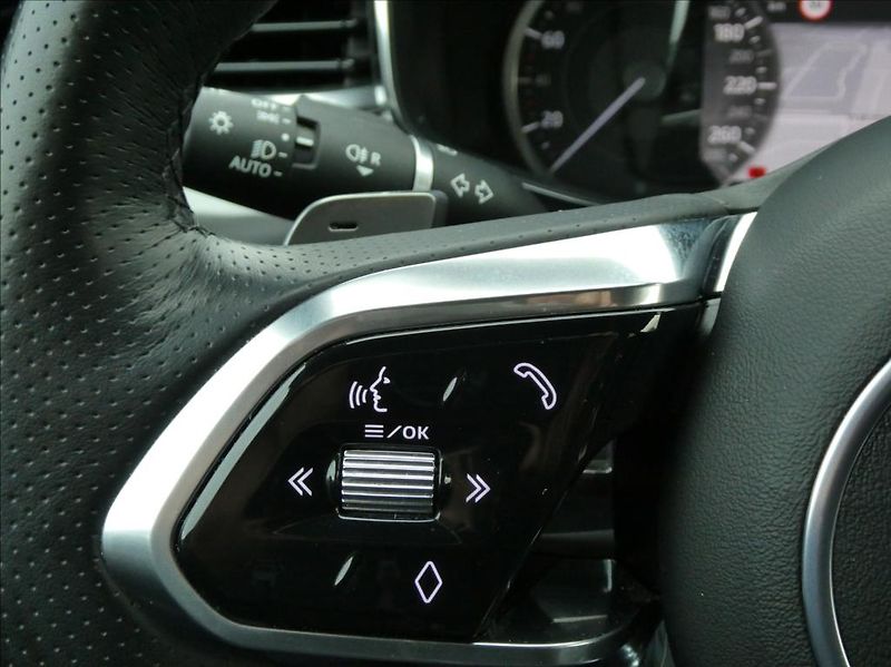 Jaguar XF 2,0 D200 R-Dynamic S,1M,ČR,DPH - fotka 20 z 36