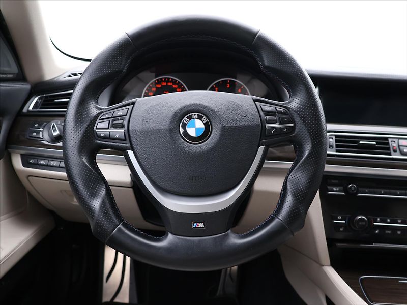 BMW Řada 7 3,0 730d 190kW xDrive - fotka 19 z 34