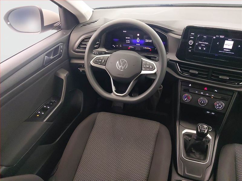 Volkswagen T-Roc (2024) 1.0 TSI - fotka 7 z 17