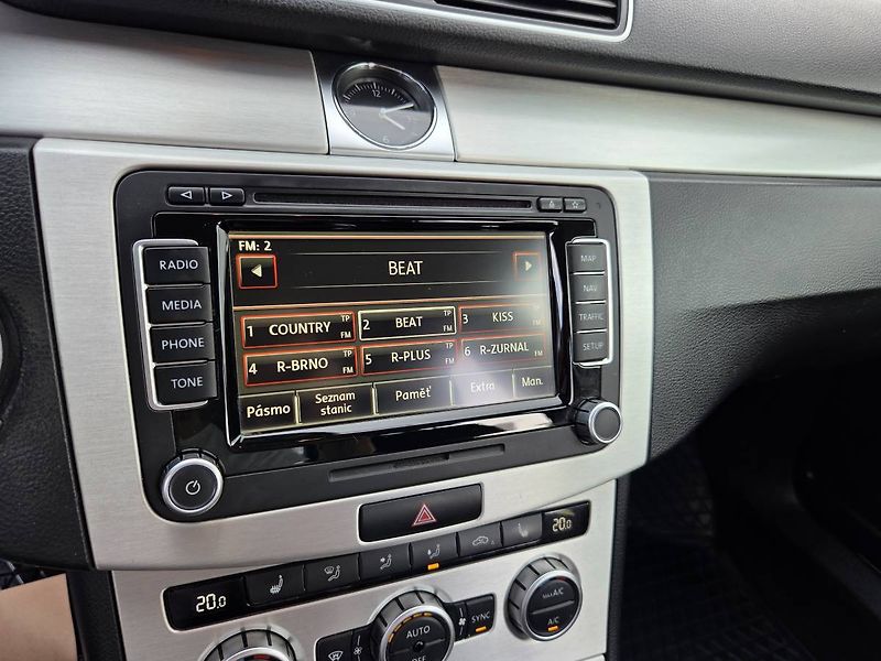 Volkswagen Passat (2014) 2.0 TDI DSG - fotka 18 z 45