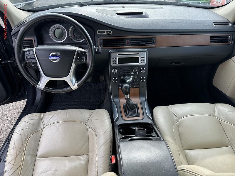 Volvo S80 (2010) 2.4, Navi, xenon, kůže - fotka 8 z 18