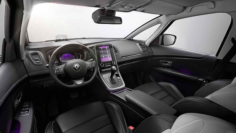 Renault Scenic Initiale Paris.