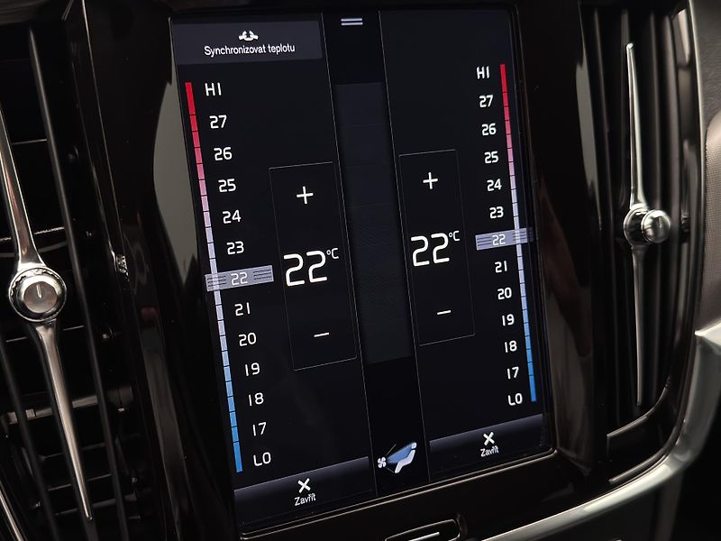 Volvo S90 B5 AWD MOMENTUM PRO  - fotka 39 z 45