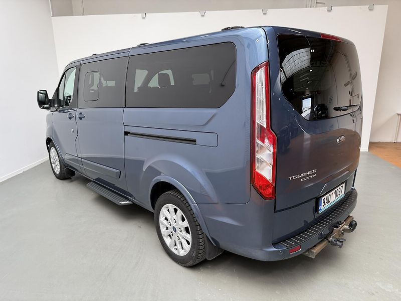 Ford Tourneo Custom 2.0 EcoBlue mHEV 96kW L2 Titan - fotka 3 z 11