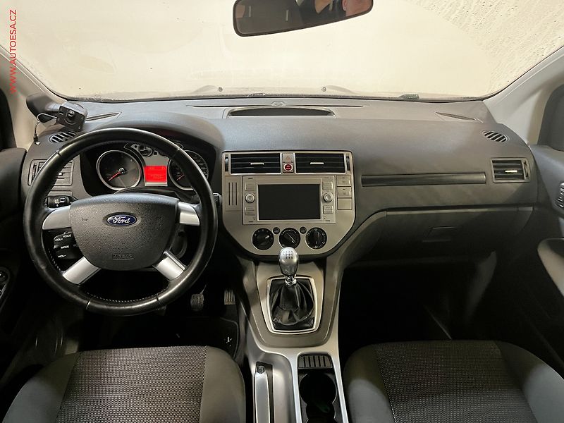 Ford Kuga (2012) 2.0 TDCi, Champions, +kola - fotka 8 z 17