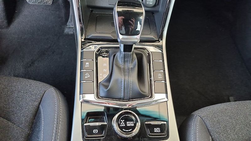 SsangYong Korando Style 1,5 GDI 4x4 120KW - fotka 19 z 25