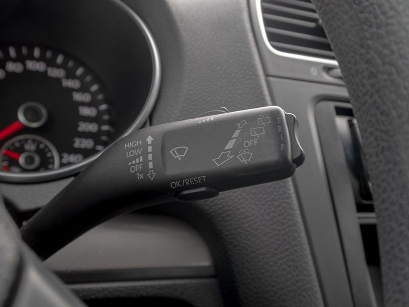 Volkswagen Golf (2012) 1.6TDI 77KW – SERVIS - fotka 15 z 46