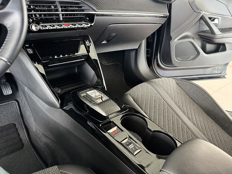 Peugeot 2008 1,2PT 130*AT8*Allure*Kamer*DPH - fotka 26 z 37