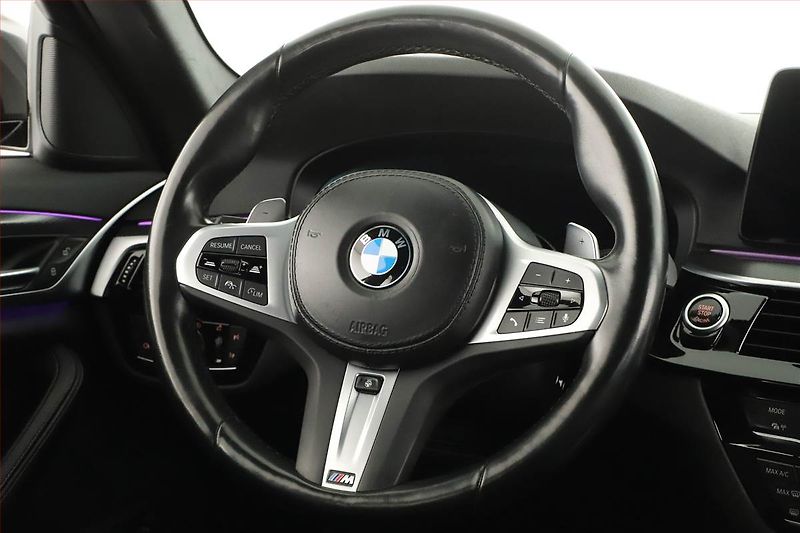 BMW Řada 5 (2023) 530d xDrive - fotka 8 z 21