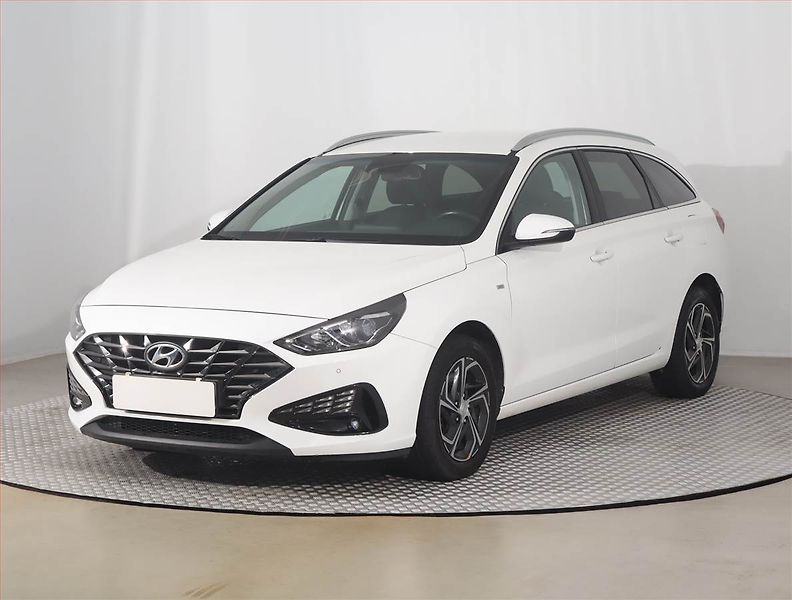 Hyundai i30 (2022) Family 1.5 T-GDI MHEV - fotka 2 z 15