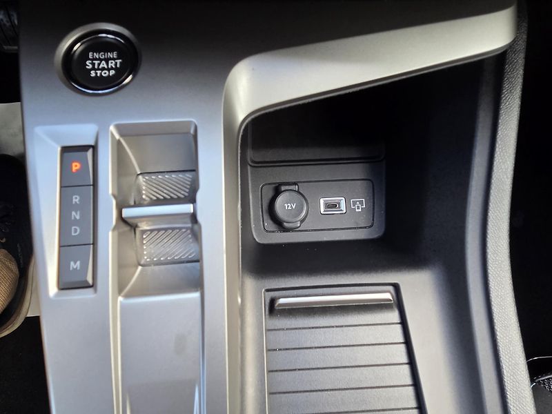 Peugeot 408 (2024) Hybrid e-DCS 145 ALLURE EAT6 - fotka 23 z 28