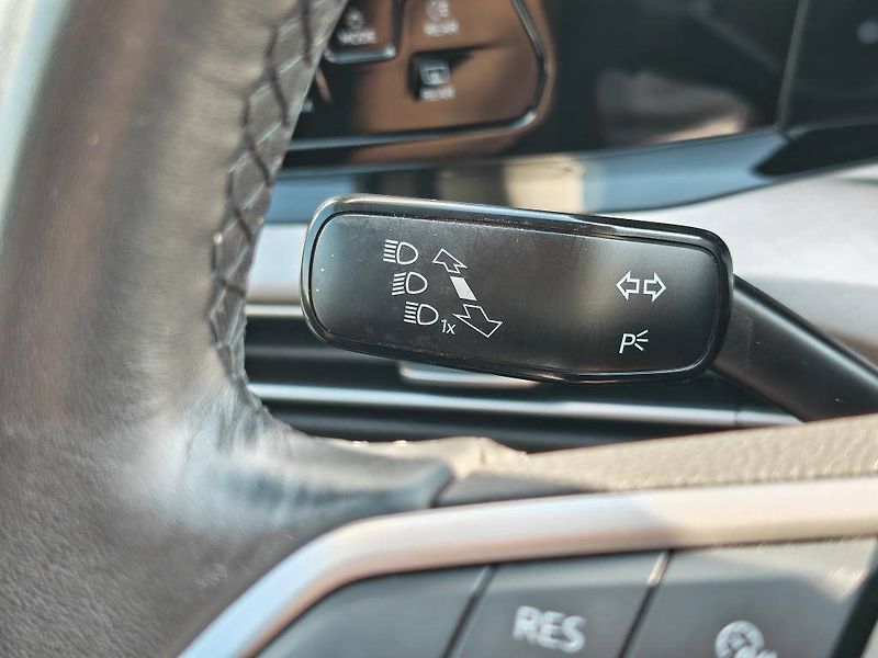 Volkswagen Golf Life 6G 1,0TSi - fotka 13 z 22