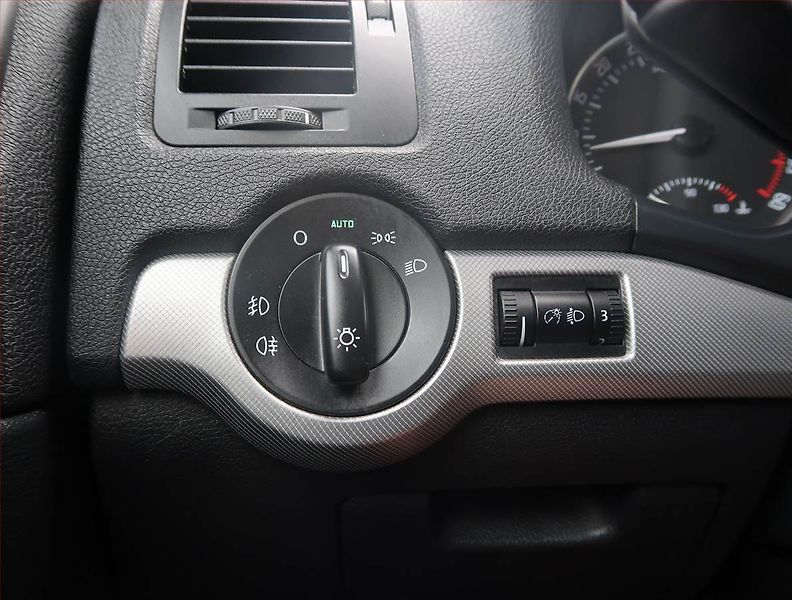 Škoda Octavia (2010) 2.0 TDI, nová STK, CZ doklady - fotka 17 z 20