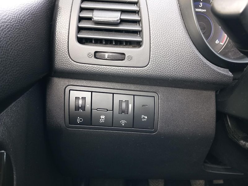 Hyundai ix20 (2014) 1,4CRDi SERVISKA VYHŘ.SEDADLA - fotka 26 z 43