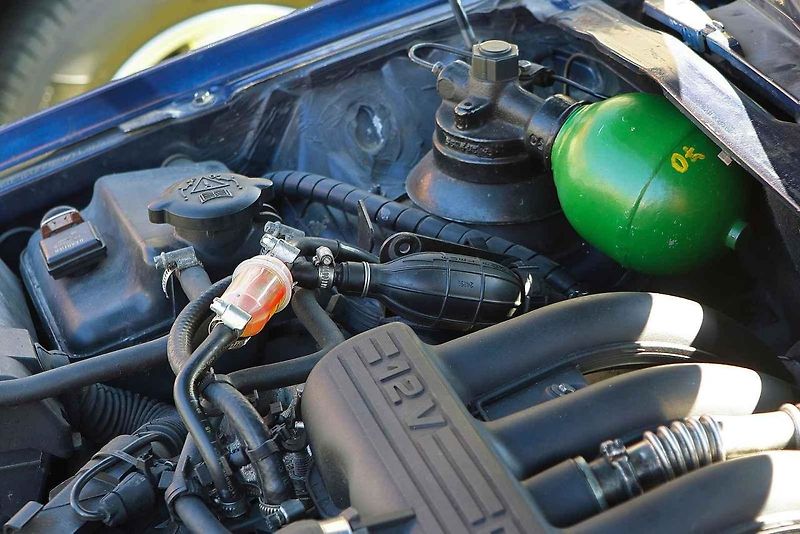 Jarní koulení - sraz automobilů a příznivců značky Citroën na zámku ve Svojšíně na Tachovsku.
