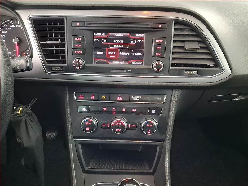 Seat Leon (2014) 1.4 TSI, Tempomat - fotka 12 z 17