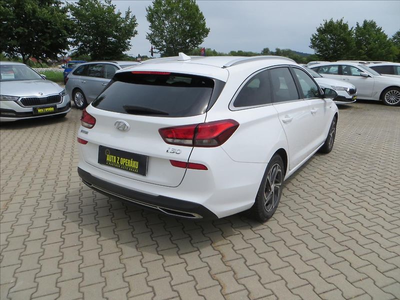 Hyundai i30 1,5 T-GDI mHEV Smart 117 kW - fotka 9 z 26