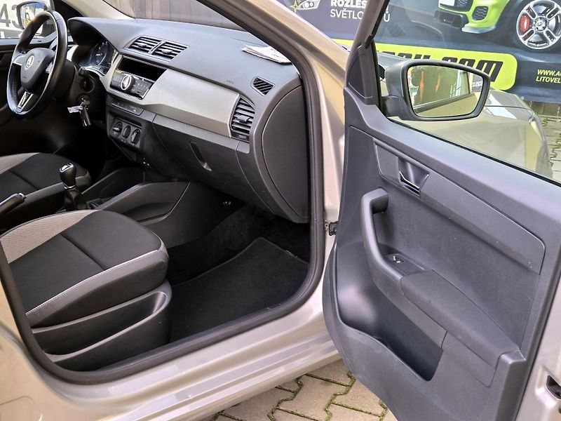 Škoda Fabia PANORAMA,SERV.KNÍŽKA 1.MAJ   - fotka 21 z 42