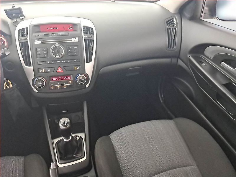 Kia Ceed (2010) 1.6 CRDi, po STK, Tažné - fotka 8 z 19