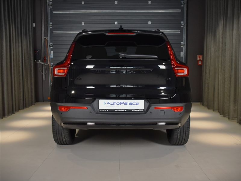 Volvo XC40 (2026) 2,0 B4  Plus Black Edition - fotka 4 z 25