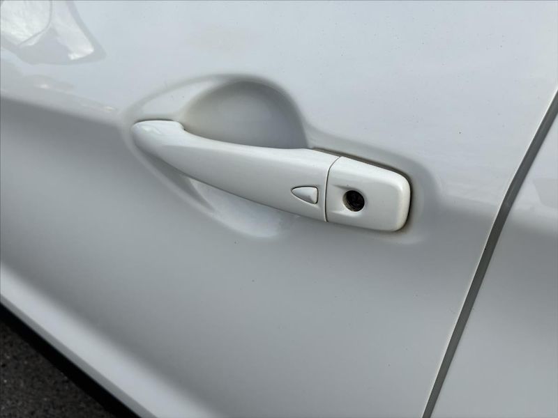 Nissan Qashqai 1,3 DIG-T Tekna PANORAMA TAŽNÉ - fotka 37 z 49