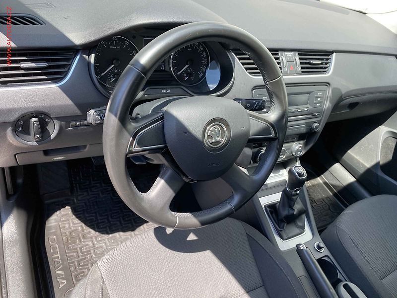 Škoda Octavia (2014) 1.4 TSi, Elegance - fotka 12 z 17