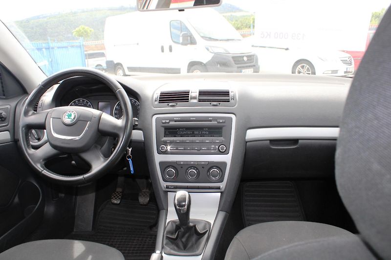 Škoda Octavia (2013) REZERVACE - fotka 15 z 16