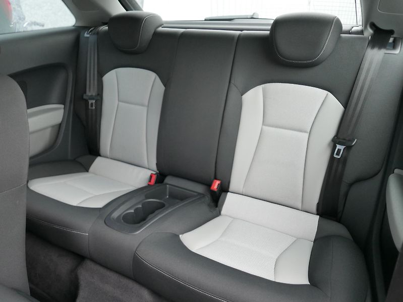Audi A1 1,4 TFSI S-Line Navi Automat - fotka 19 z 34