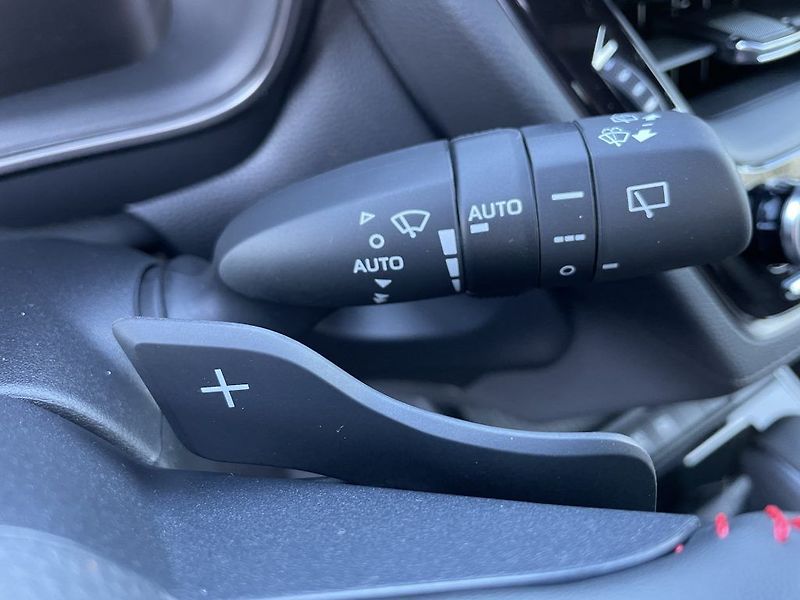 Toyota Corolla Cross 2.0 Hybrid GR Sport - fotka 23 z 30