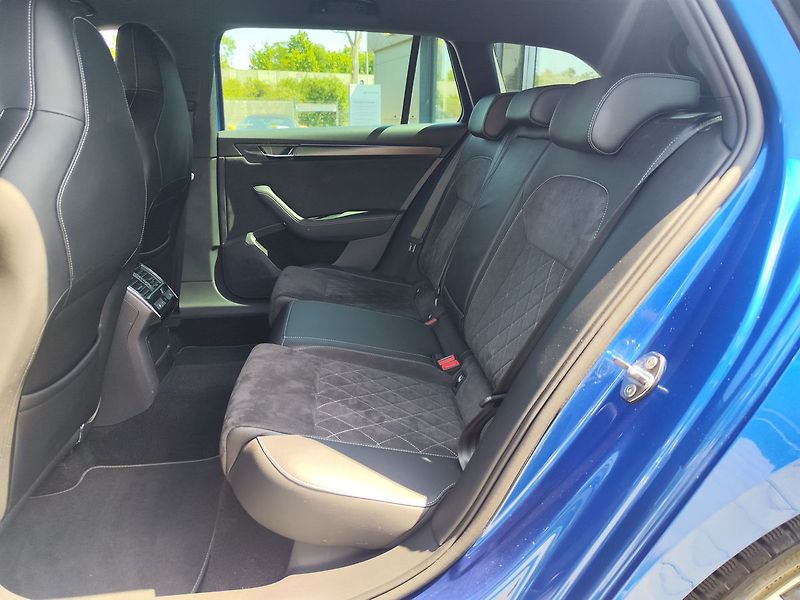 Škoda Superb 2.0 TDI/147kW Sportline DSG 4x - fotka 13 z 36