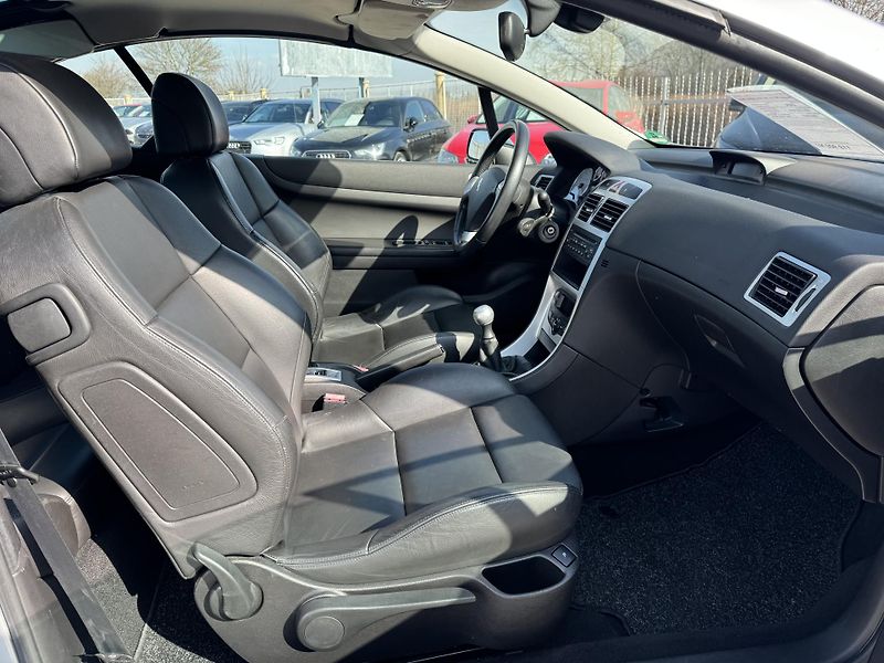 Peugeot 307 (2004) 2.0i 16v 100kw Kabriolet - fotka 25 z 30