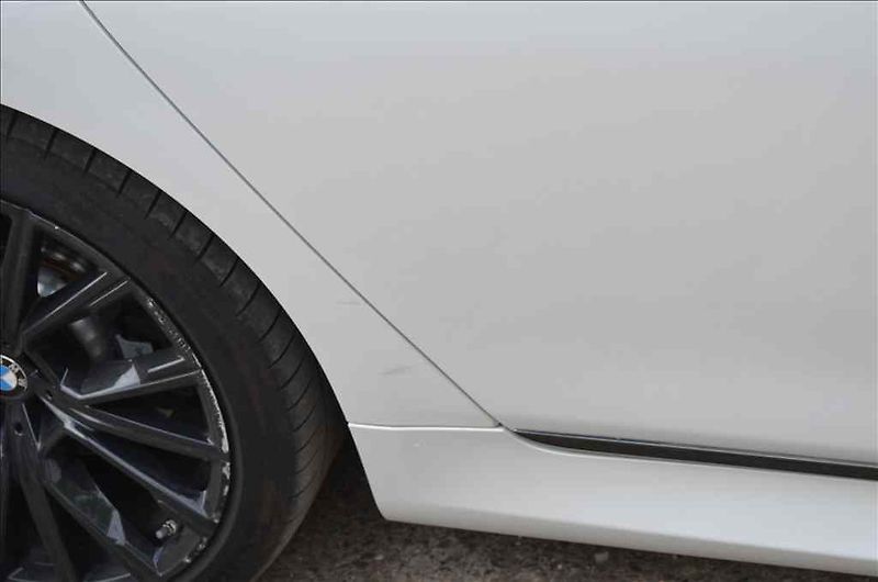 BMW Řada 7 (2019) L 740 I 3,0 - fotka 15 z 30
