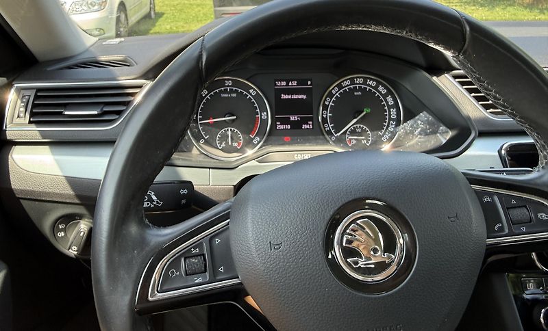 Škoda Superb (2018) - fotka 4 z 11