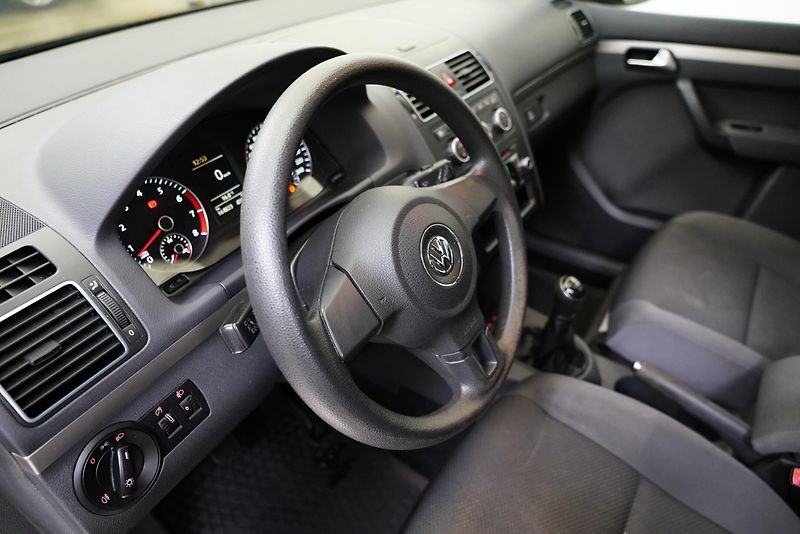 Volkswagen Touran - fotka 13 z 20