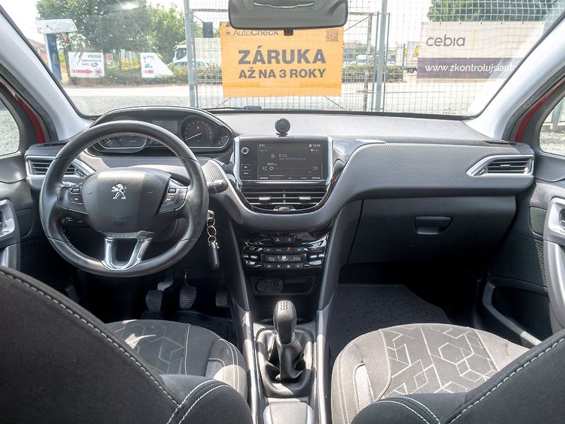 Peugeot 2008 (2017) ČR 1.2T 81KW – 88.359KM - fotka 13 z 51