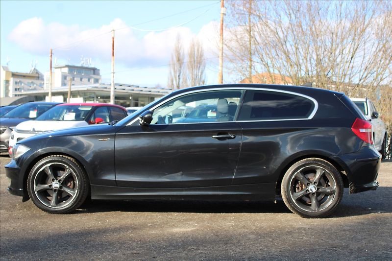 BMW Řada 1 2,0 118d  KLIMATIZACE - fotka 8 z 28