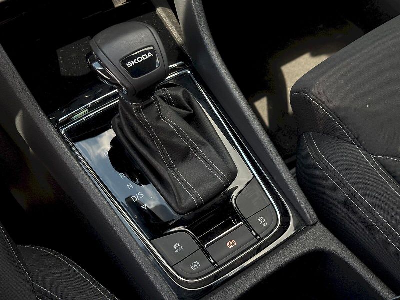 Škoda Karoq (2025) 1.5 TSI 110 kW DSG SportLine - fotka 16 z 28
