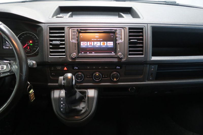 Volkswagen Caravelle (2016) T6 2.0 TDI 110kW Comfort DSG - fotka 23 z 47