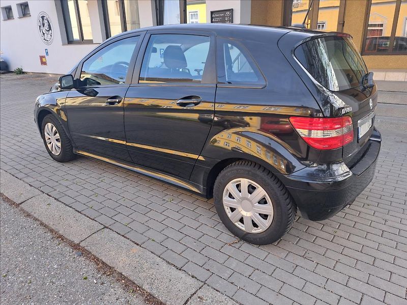 Mercedes-Benz Třídy B B180 i   1,7 - fotka 6 z 35