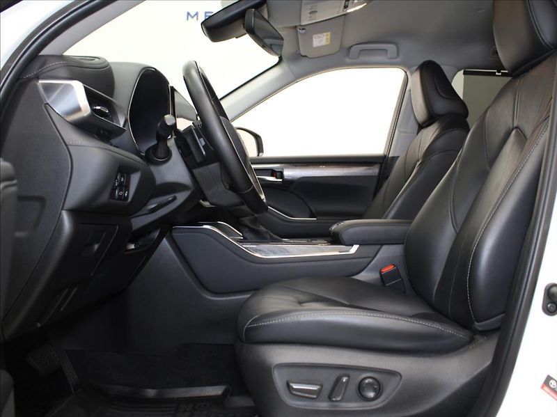 Toyota Highlander 2,5 Hybrid Exclusice 7-m. DPH - fotka 6 z 22